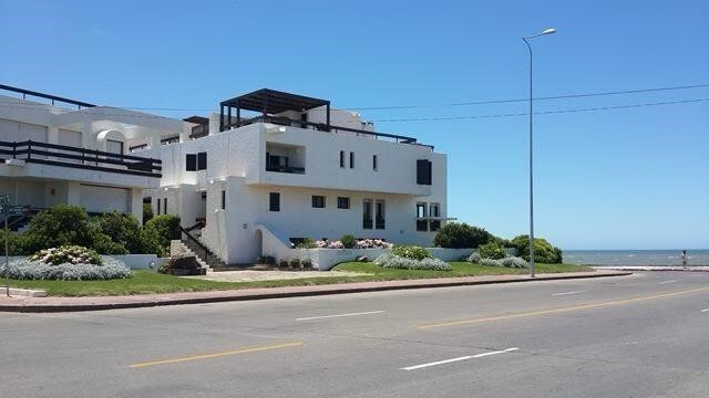 Departamento en alquiler y venta con la ubicación más austral de Punta del Este.